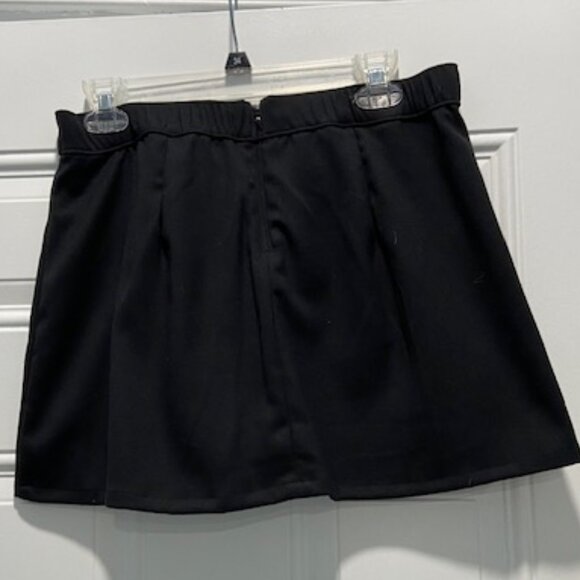 Hollister Classic Black Women's Skort - Picture 2 of 4